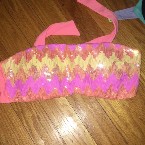 Bundle of 3 VS tops - Picture 2 of 4